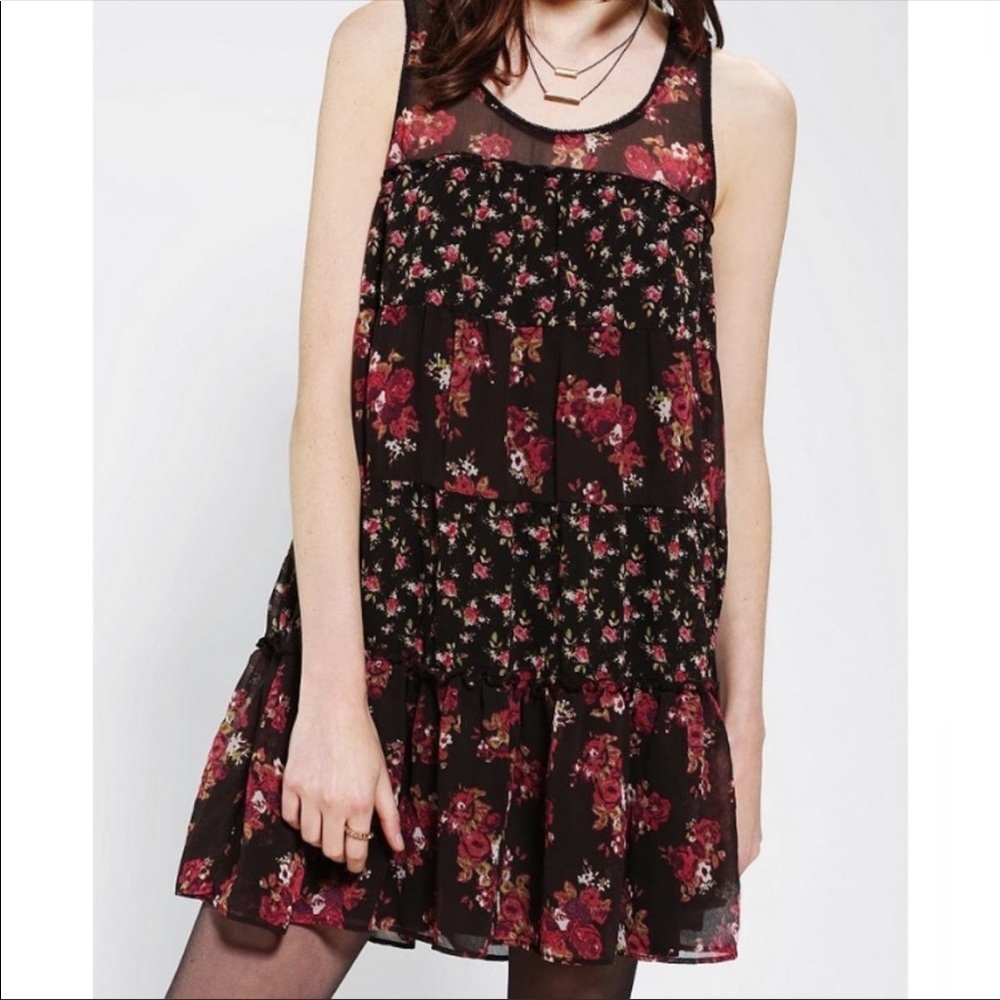 Kimchi Blue UO Prairie Rose Floral Printed Tiered Babydoll Mini Dress Sz S